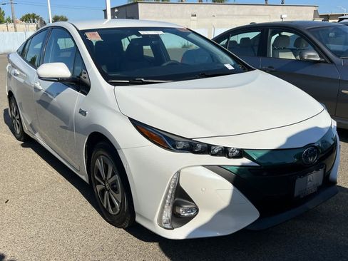 Used 2017 Toyota Prius Prime Advanced FWD image 3