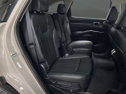 Used 2025 Kia Sorento SX image 32