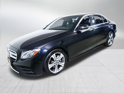 Used 2018 Mercedes-Benz E 300 4MATIC image 3