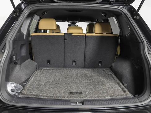 Used 2023 Volkswagen Tiguan SE image 39