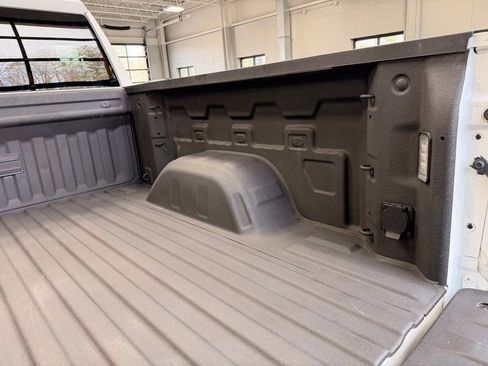 Used 2024 GMC Sierra 1500 SLE w/ Preferred Package image 11