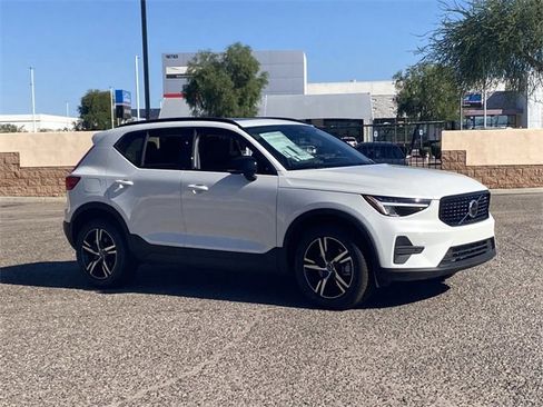 New 2026 Volvo XC40 B4 Core image 4