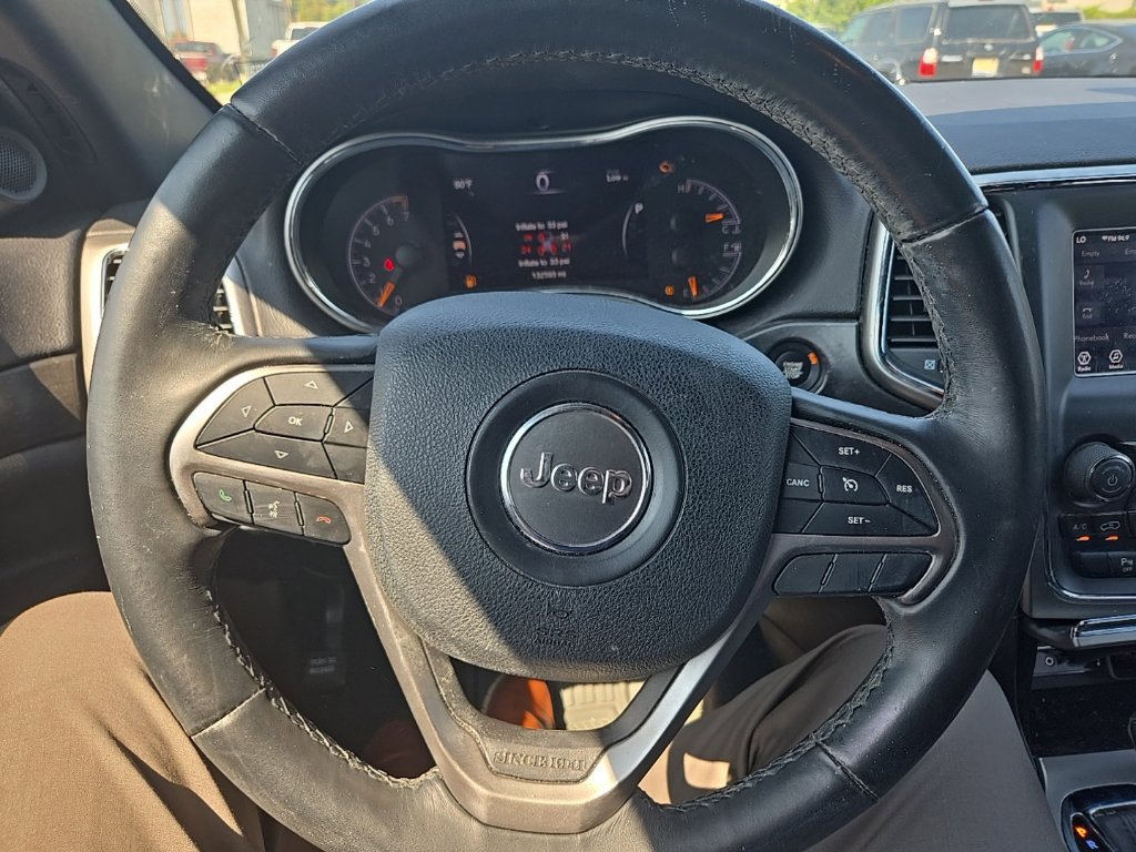 Used 2018 Jeep Grand Cherokee Laredo RWD image 9
