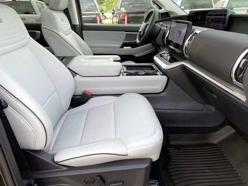 Used 2026 Ford Expedition Platinum w/ Platinum Ultimate Package AWD/4WD image 25