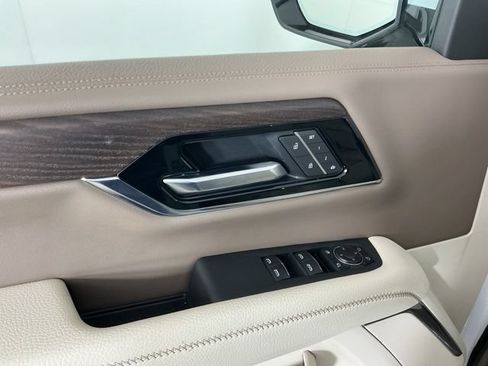 Used 2026 GMC Yukon Denali w/ Denali Reserve Package AWD/4WD image 14