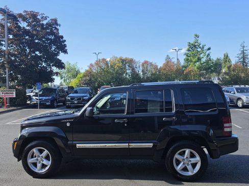 Used 2012 Jeep Liberty Limited AWD/4WD image 3
