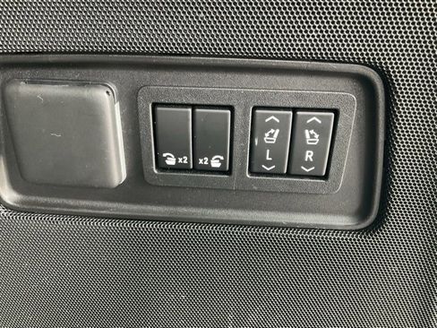 Used 2022 Cadillac Escalade Luxury image 46