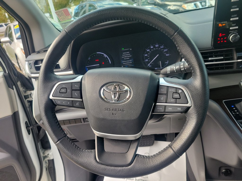 Used 2021 Toyota Sienna XLE FWD image 24
