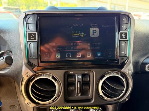 Used 2017 Jeep Wrangler Unlimited Rubicon w/ Connectivity Group AWD/4WD image 20