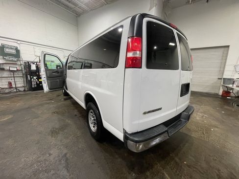 Used 2017 Chevrolet Express 3500 LT w/ LT Preferred Equipment Group image 6