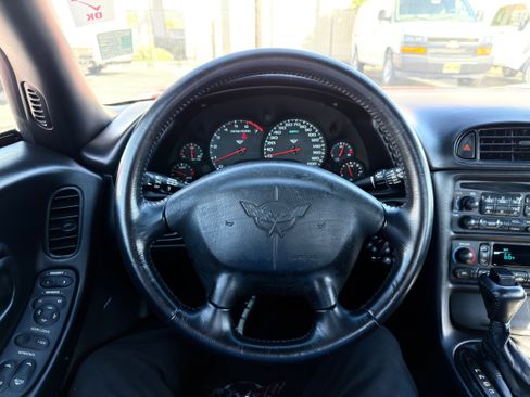 Used 2001 Chevrolet Corvette Convertible w/ Preferred Equipment Group2 image 21