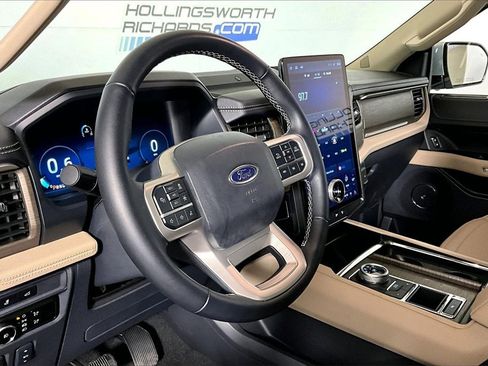 Used 2024 Ford Expedition Limited image 10