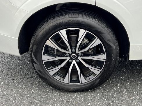 Certified 2023 Volvo XC60 B5 Plus w/ Climate Package image 11