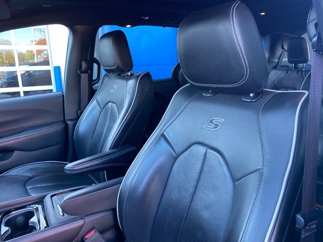 Used 2025 Chrysler Pacifica Limited FWD image 17
