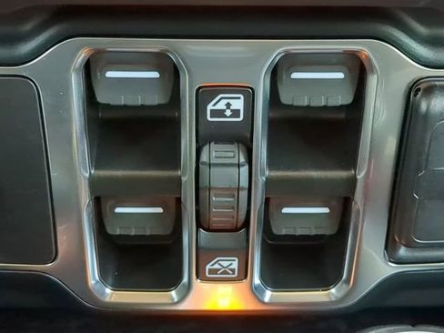 Certified 2024 Jeep Wrangler Unlimited Sahara w/ Technology Group image 29