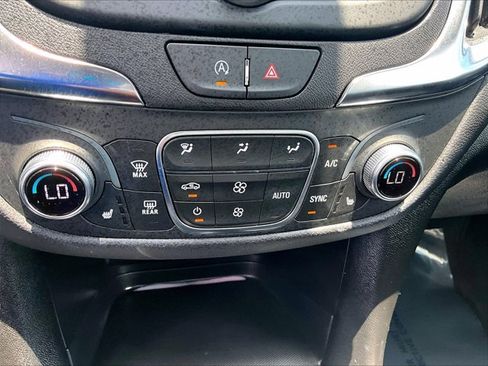 Used 2024 Chevrolet Equinox LT FWD image 23