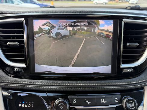 Used 2021 Chrysler Pacifica Limited image 27