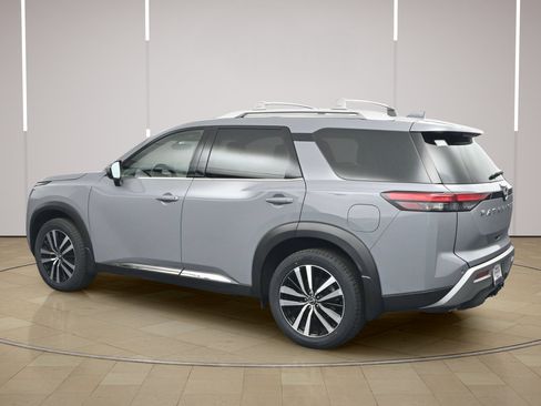 Certified 2025 Nissan Pathfinder Platinum w/ Cargo Package FWD image 5