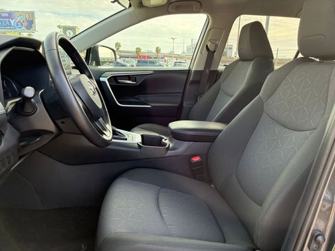 Used 2025 Toyota RAV4 XLE image 27