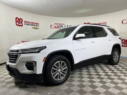 Used 2023 Chevrolet Traverse LT w/ LPO, Cargo Package FWD image 3