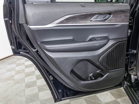 New 2025 Jeep Grand Cherokee Limited w/ Luxury Tech Group II image 26