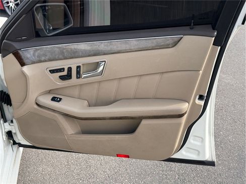 Used 2010 Mercedes-Benz E 350 4MATIC Sedan image 37