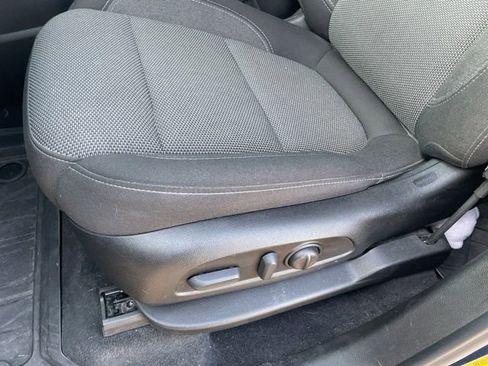 Used 2023 Chevrolet Traverse LT FWD image 9
