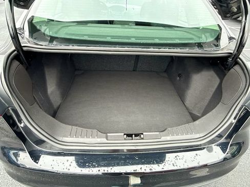 Certified 2018 Ford Focus SE w/ Cold Weather Package FWD image 32