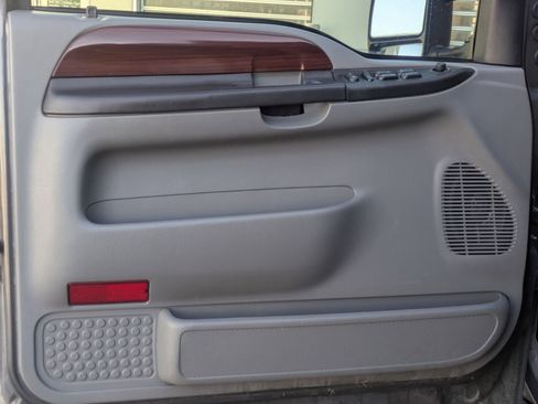 Used 2006 Ford F350 XL image 9