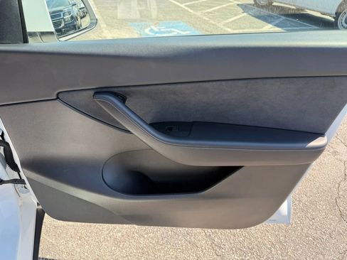 Used 2022 Tesla Model Y Long Range image 27