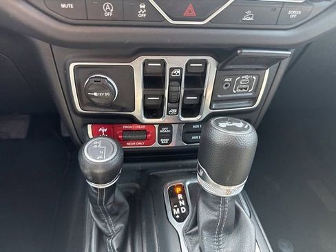 Used 2025 Jeep Wrangler Unlimited Rubicon image 11