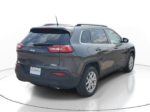 Used 2017 Jeep Cherokee Latitude w/ Comfort/Convenience Group FWD image 4