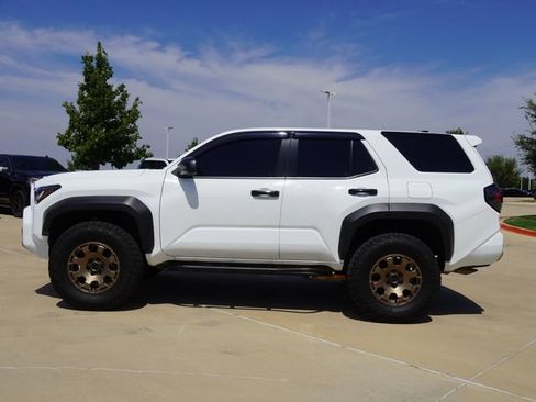 Used 2025 Toyota 4Runner SR5 AWD/4WD image 6