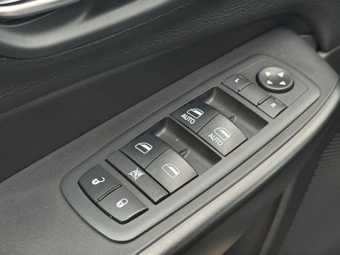 Used 2019 Jeep Cherokee Trailhawk w/ Cold Weather Group AWD/4WD image 19