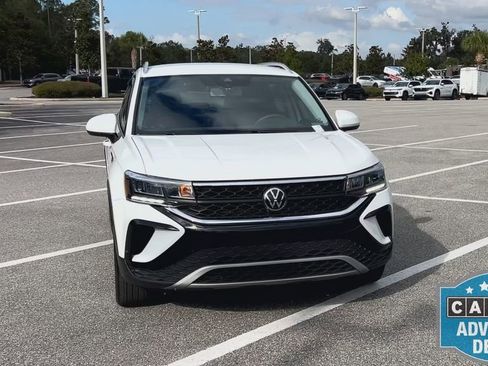 Certified 2022 Volkswagen Taos SE w/ Driver Assistance Package image 3