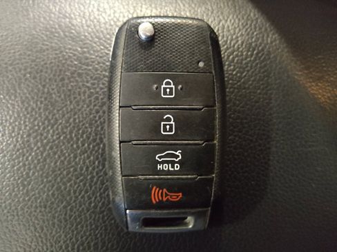 Used 2017 Kia Forte LX FWD image 32