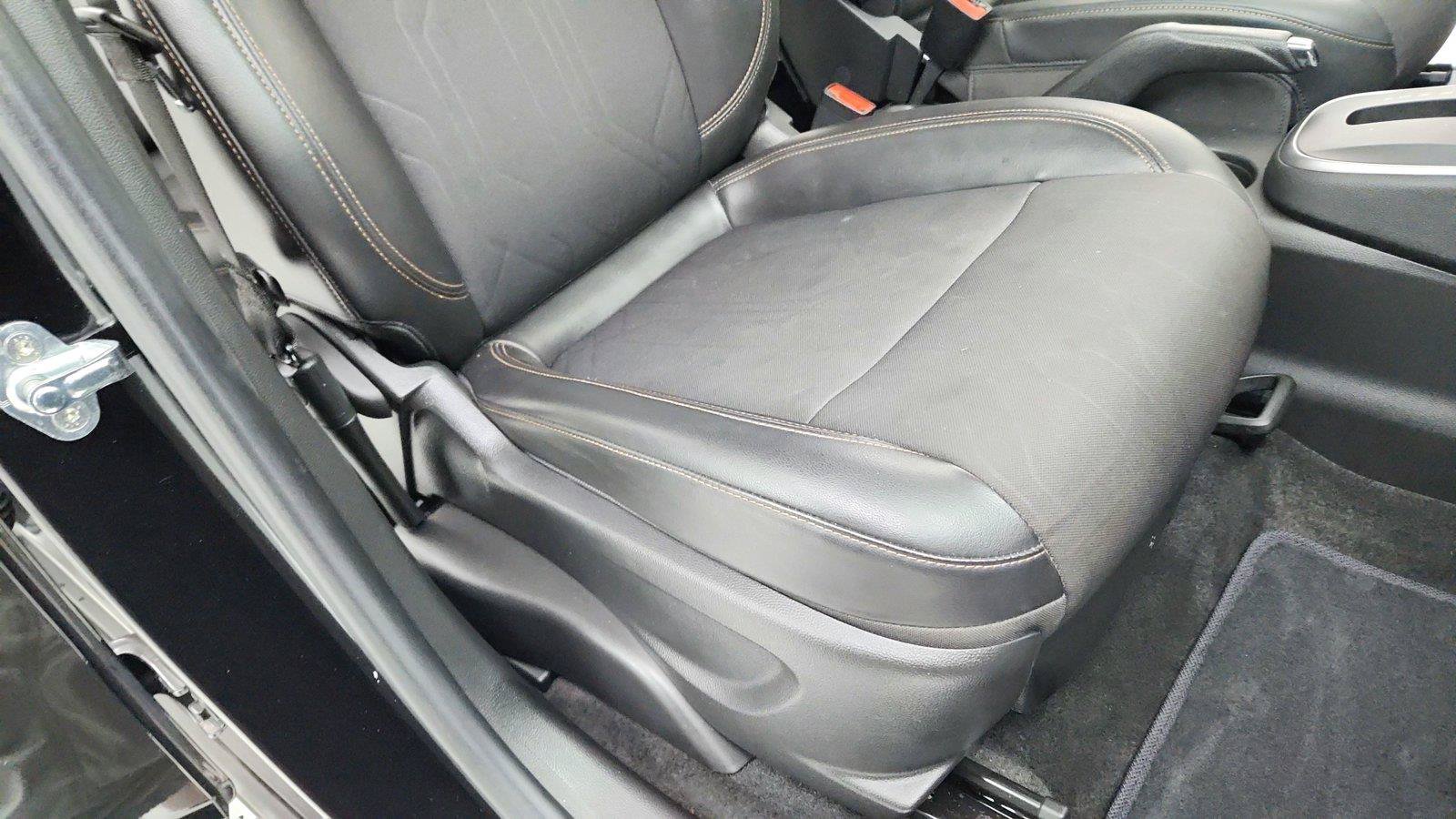 Used 2022 Chevrolet Trax LT w/ LT Convenience Package AWD/4WD image 23
