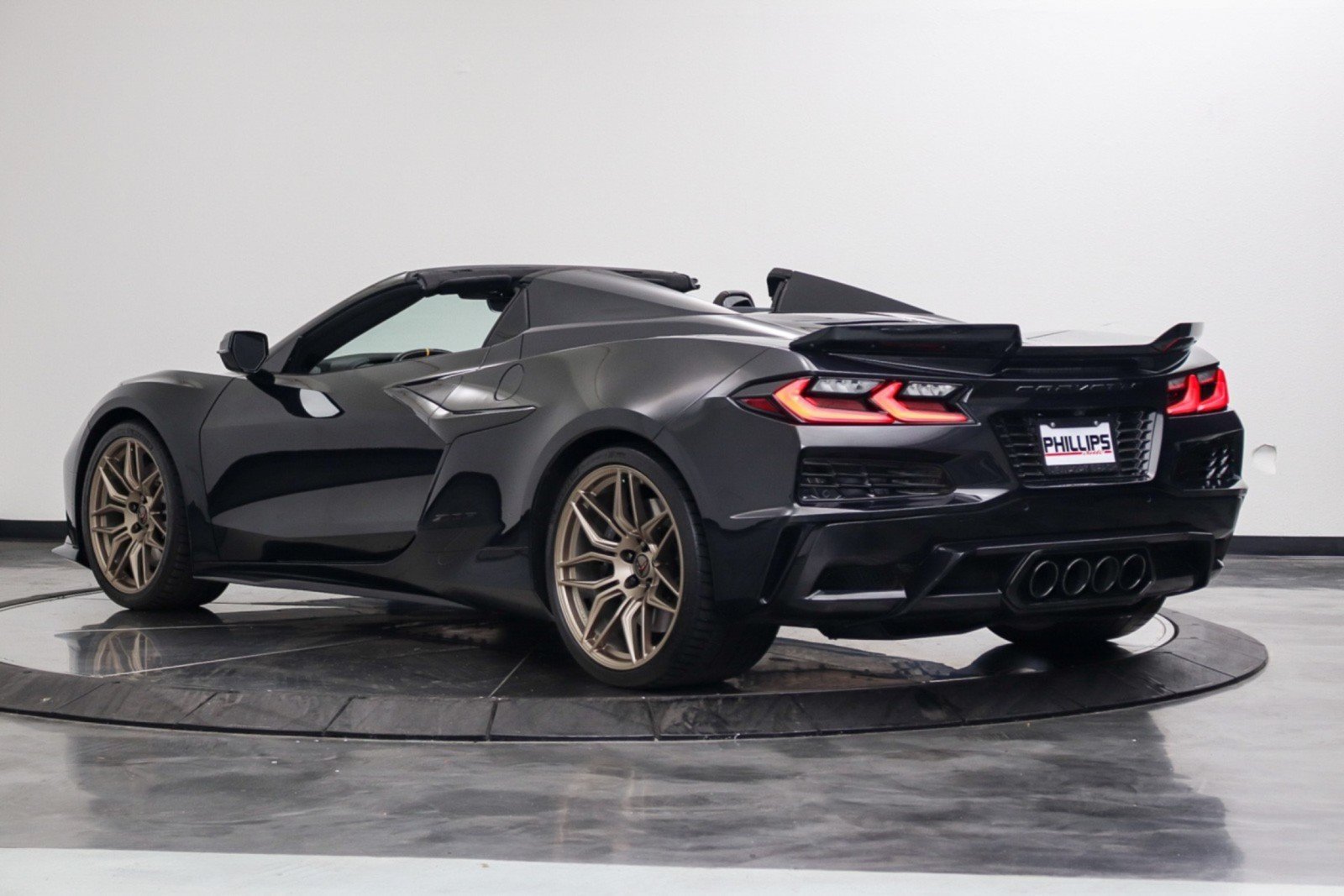 Used 2024 Chevrolet Corvette Z06 RWD image 9