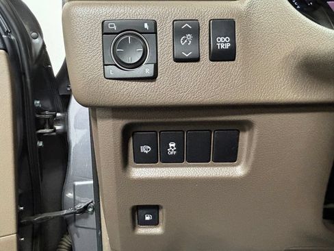 Used 2018 Lexus GX 460 Premium w/ Premium Package AWD/4WD image 15