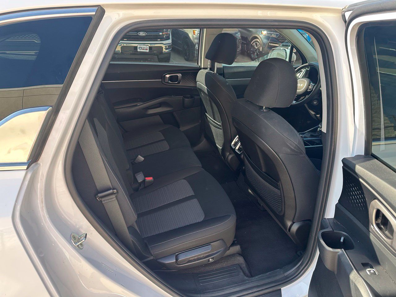 Used 2023 Kia Sorento LX FWD image 3