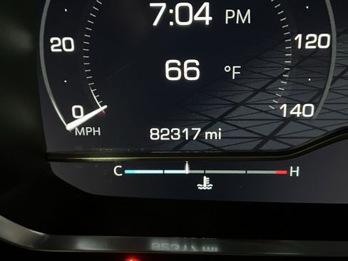 Used 2022 GMC Yukon XL SLT w/ SLT Premium Package image 17