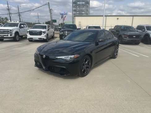Used 2023 Alfa Romeo Giulia Estrema image 1