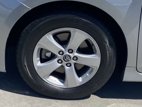 Used 2019 Toyota Sienna LE w/ Carpet Mat Package FWD image 8