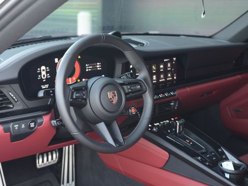 Certified 2025 Porsche 911 Carrera S RWD image 4