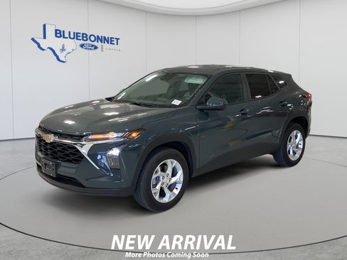 Used 2025 Chevrolet Trax LS w/ LS Convenience Package FWD image 1