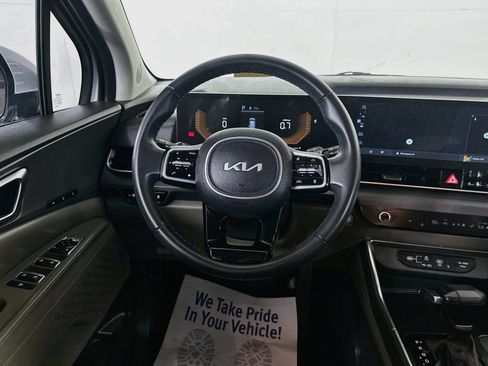 Used 2025 Kia Carnival EX FWD image 22