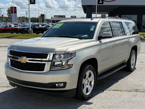 Used 2015 Chevrolet Suburban LT w/ Luxury Package AWD/4WD image 3