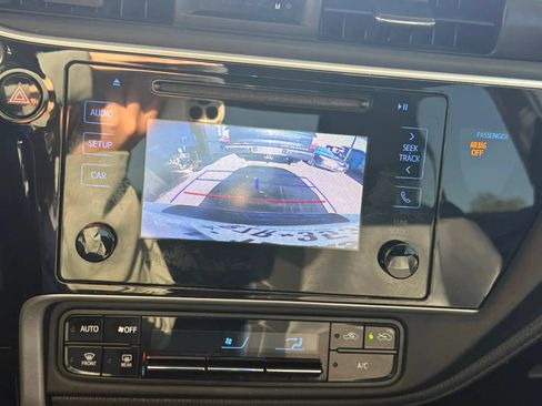 Used 2018 Toyota Corolla SE FWD image 12