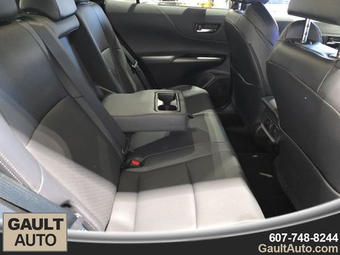 Used 2023 Toyota Venza Limited image 19