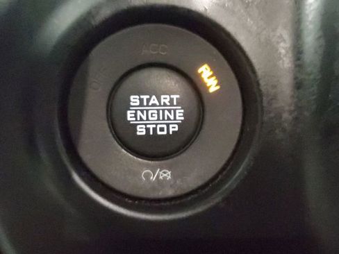 Used 2018 Jeep Wrangler Unlimited Sahara image 27